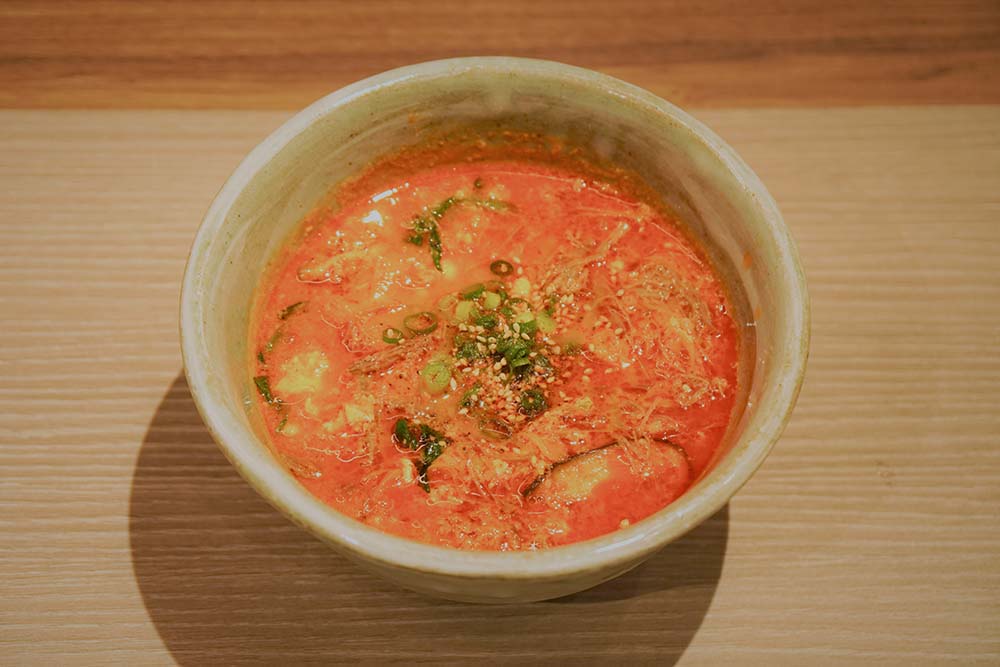 韩式辣牛肉汤饭或乌冬面